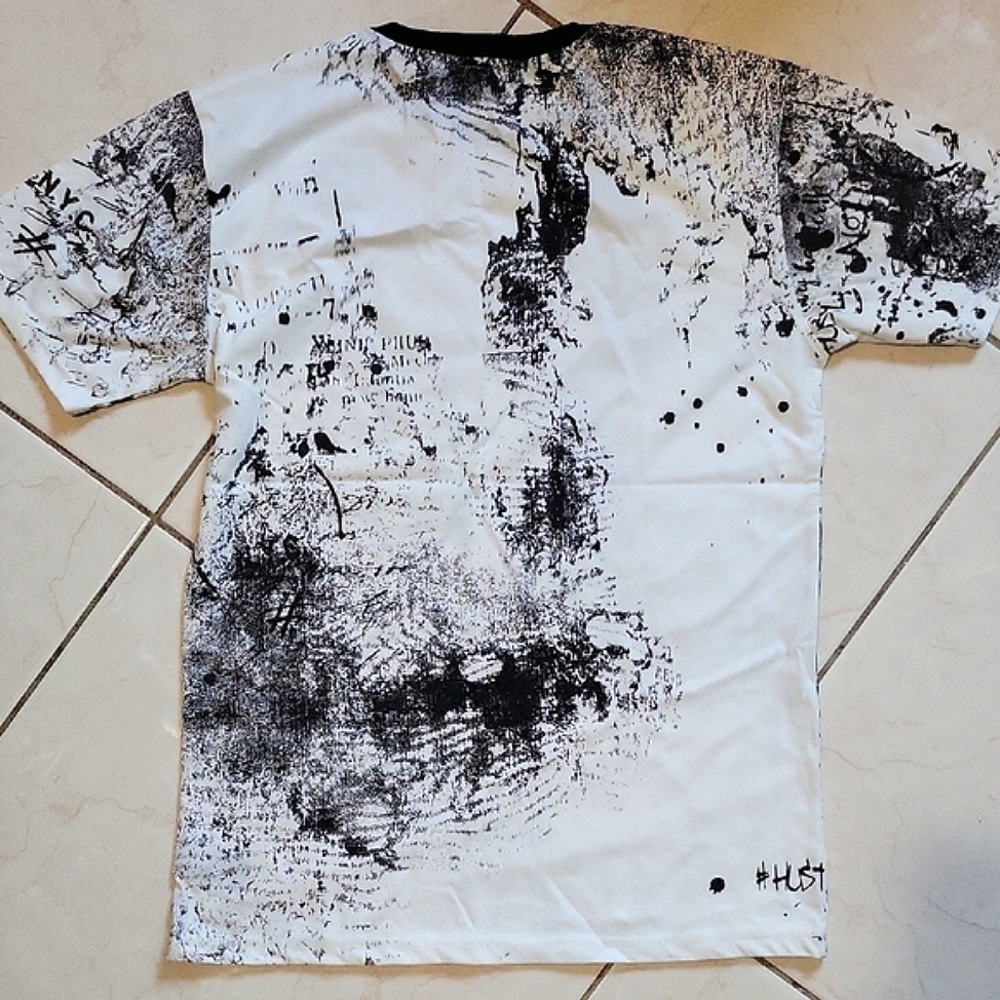 Black and White Distressed Short Sleeve Tee Size L Y2K - Picture 2 of 4